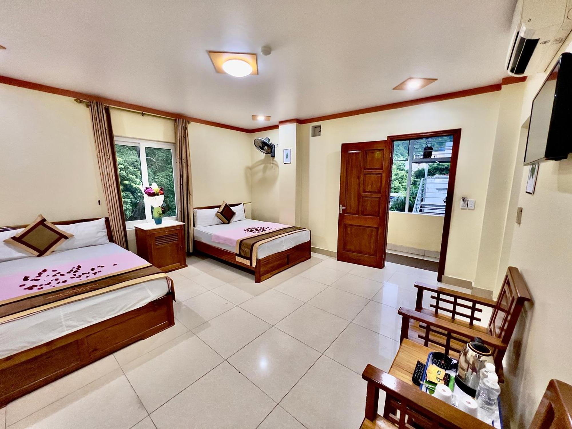 Manh Vuong Hotel Catba Dong Khe Sau Exterior photo