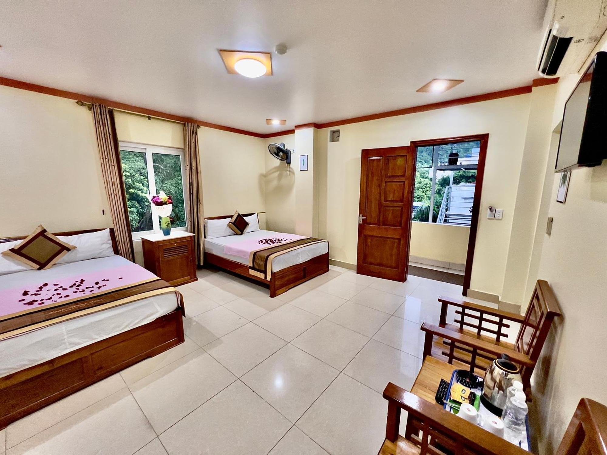 Manh Vuong Hotel Catba Dong Khe Sau Exterior photo