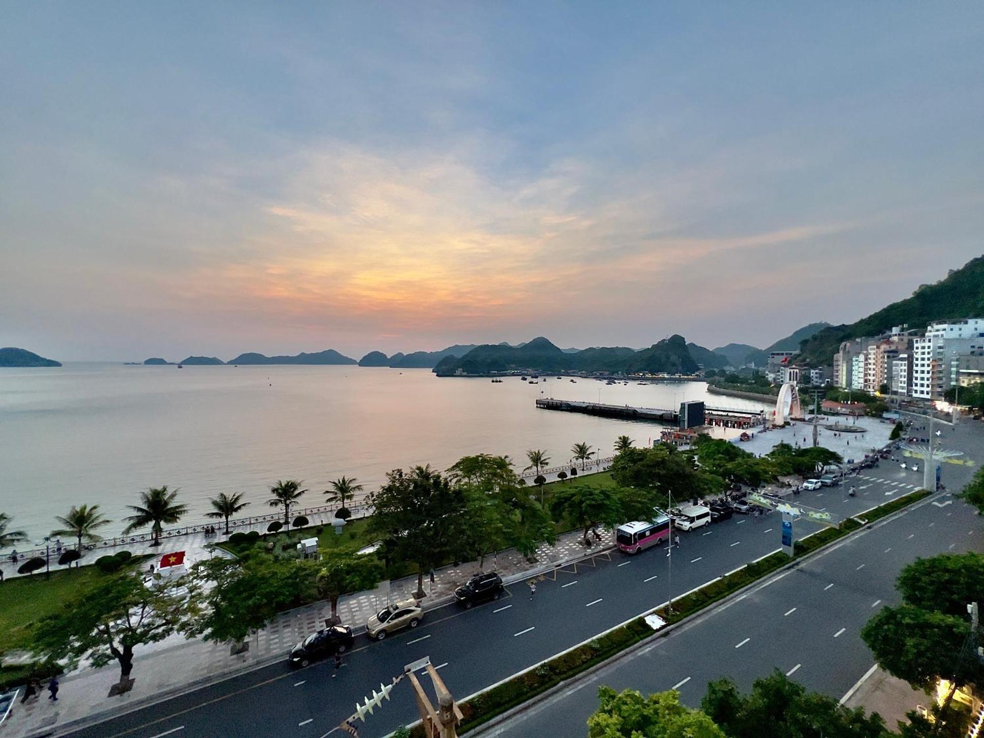 Manh Vuong Hotel Catba Dong Khe Sau Exterior photo