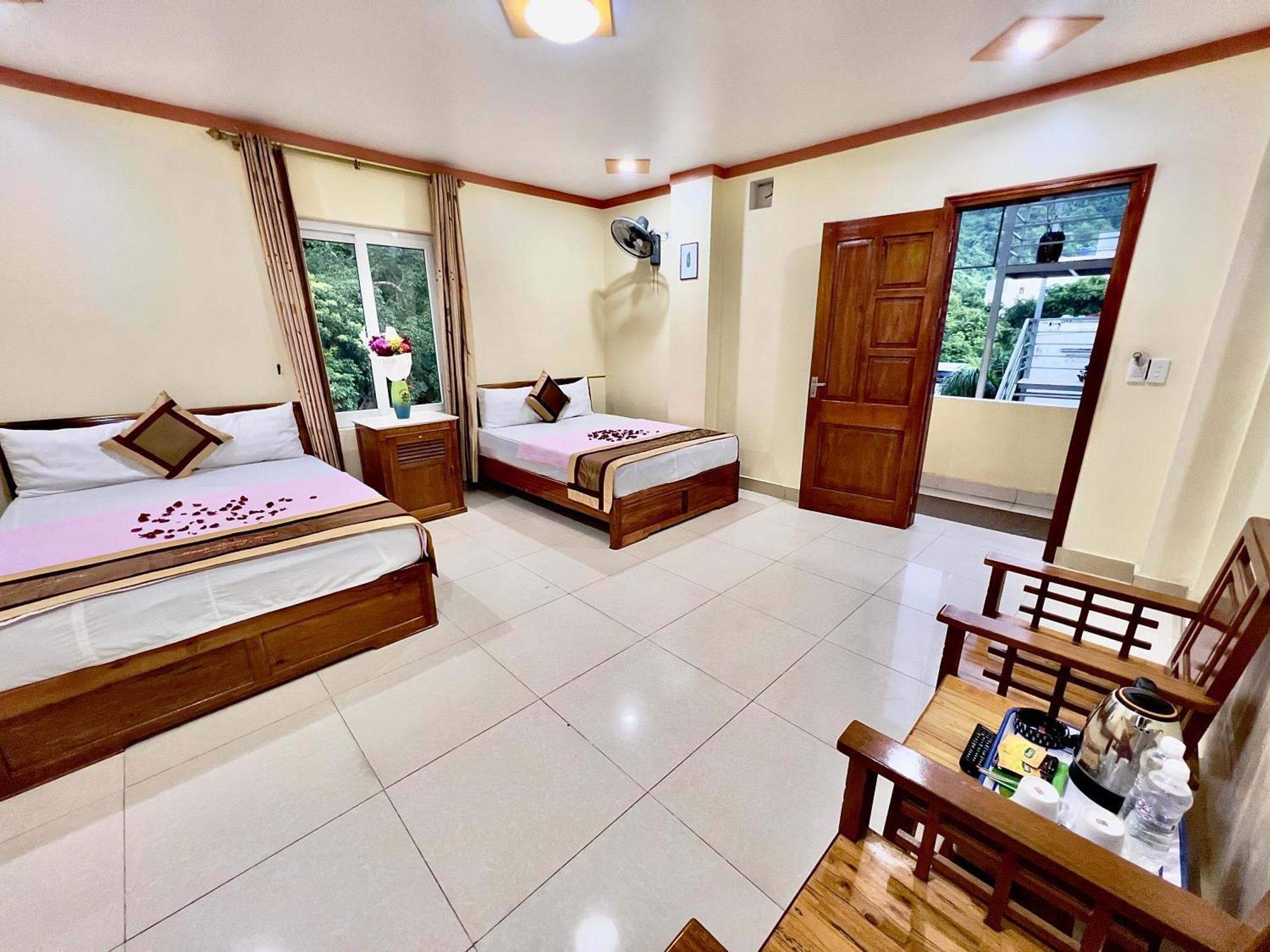 Manh Vuong Hotel Catba Dong Khe Sau Exterior photo