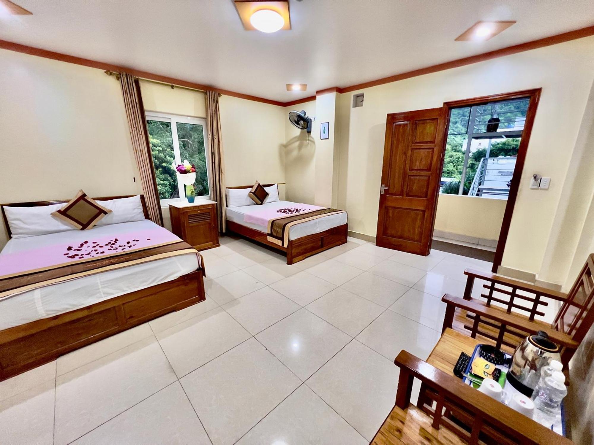 Manh Vuong Hotel Catba Dong Khe Sau Exterior photo