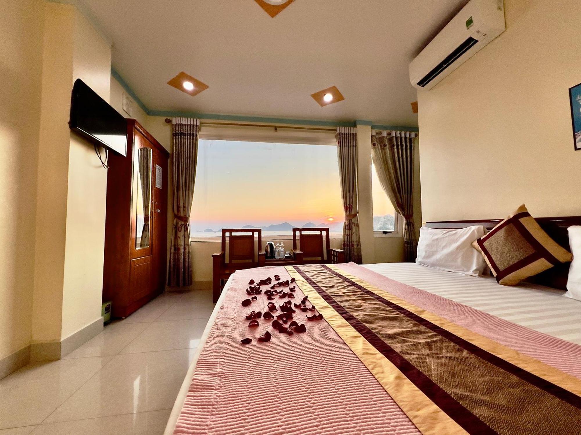 Manh Vuong Hotel Catba Dong Khe Sau Exterior photo